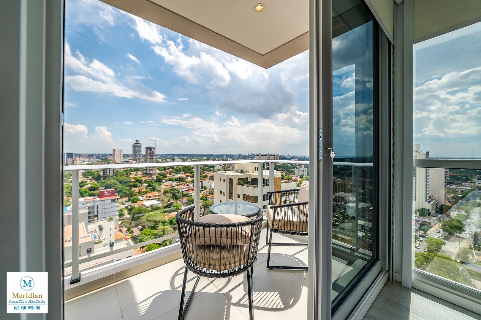 ¡Increíbles vistas panorámicas! Zona Shoppings. 5* 10 Meridian Executive Rentals