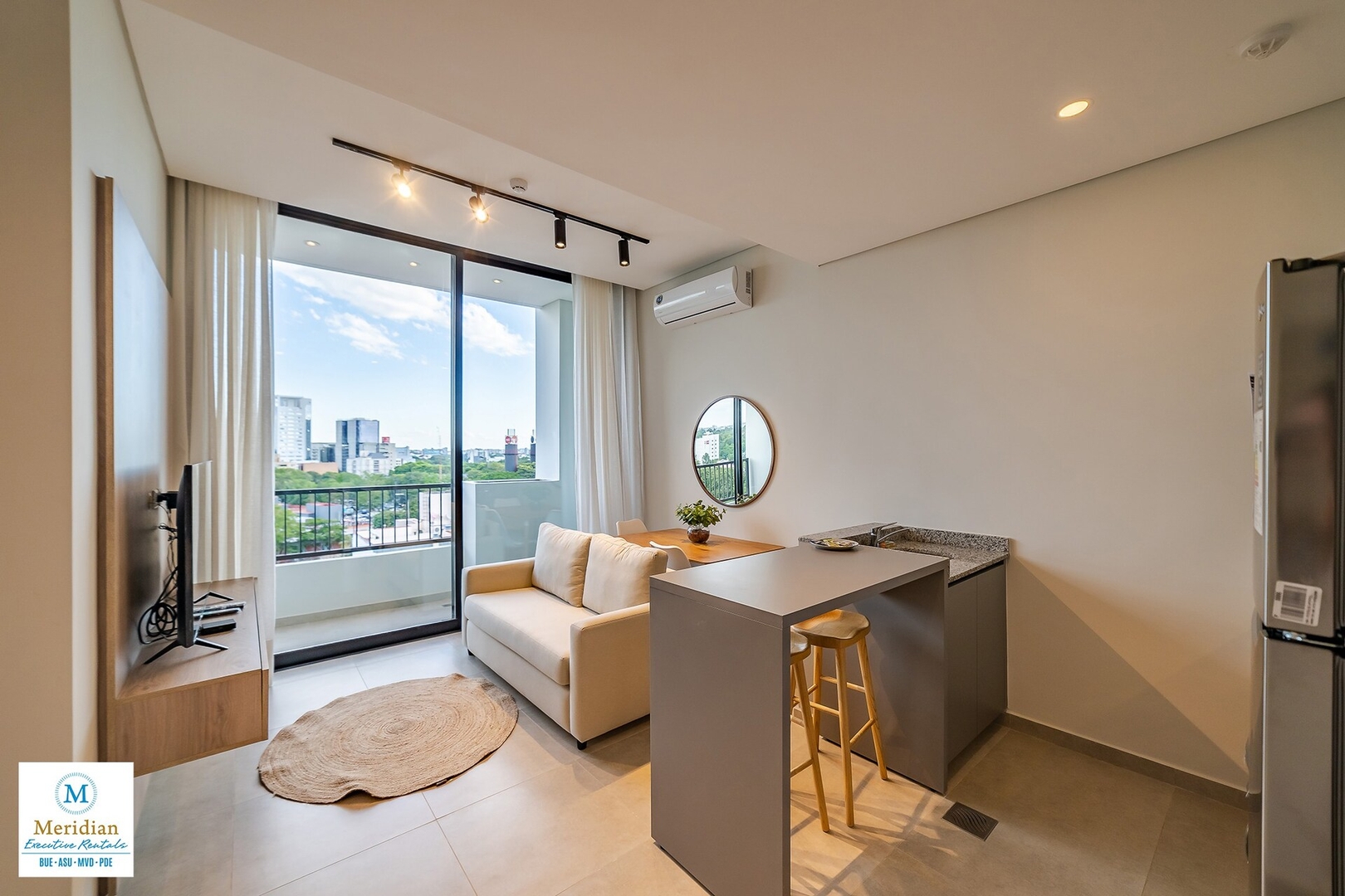 ¡A pasos del Shopping del Sol! ¡Equipamiento Full! 4 Meridian Executive Rentals