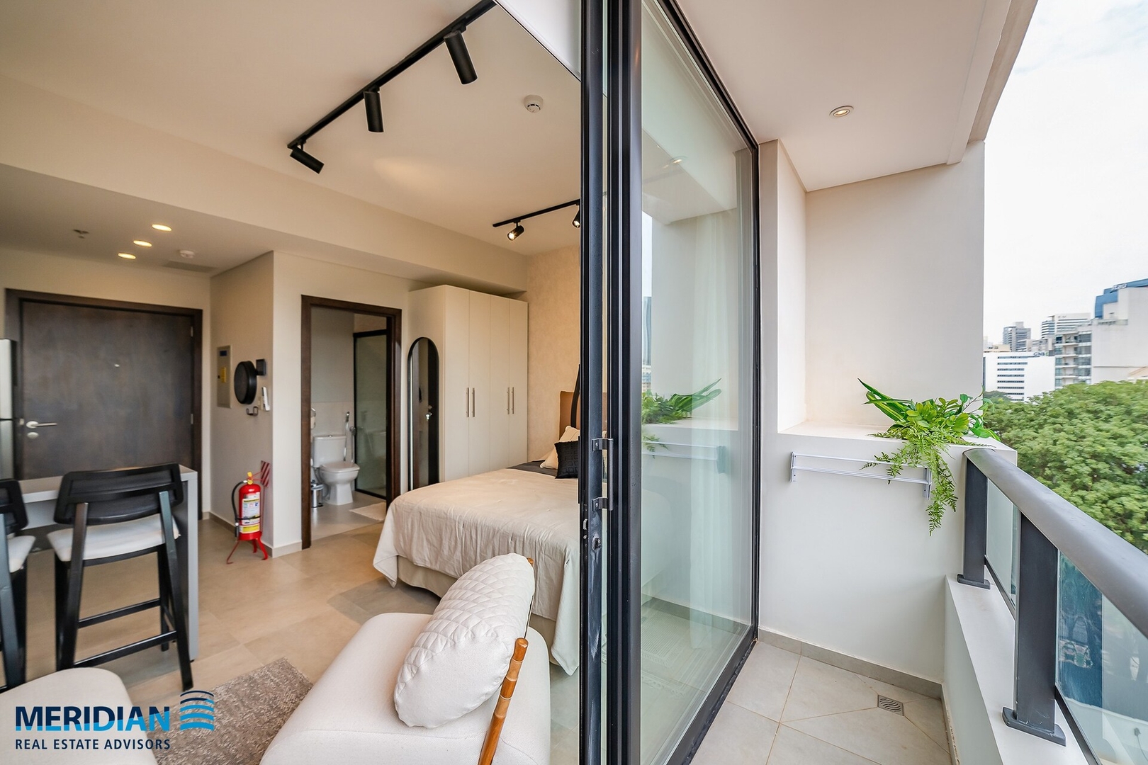 ¡A pasos del Shopping del Sol c/ deco profesional! 12 Meridian Executive Rentals