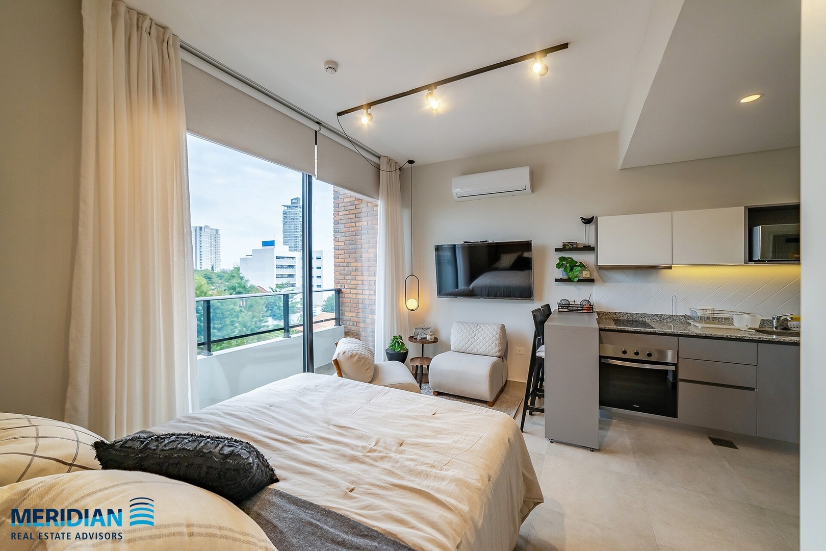 ¡A pasos del Shopping del Sol c/ deco profesional! 10 Meridian Executive Rentals