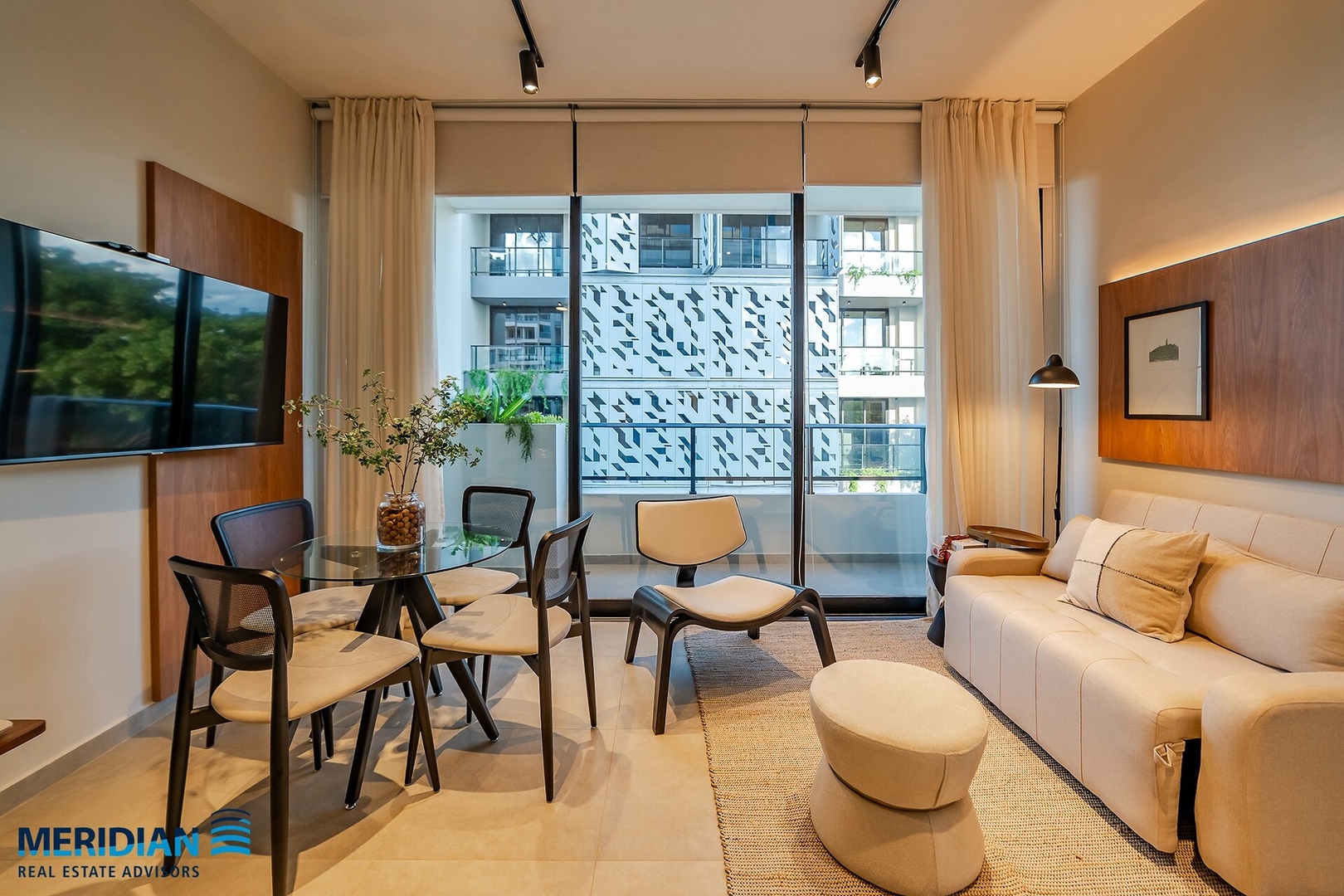 ¡A pasos del Shopping del Sol c/deco profesional! 9 Meridian Executive Rentals