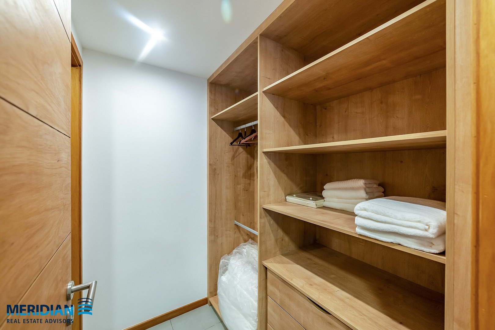 ¡A estrenar y a 30m del Shopping del Sol! 11 Meridian Executive Rentals