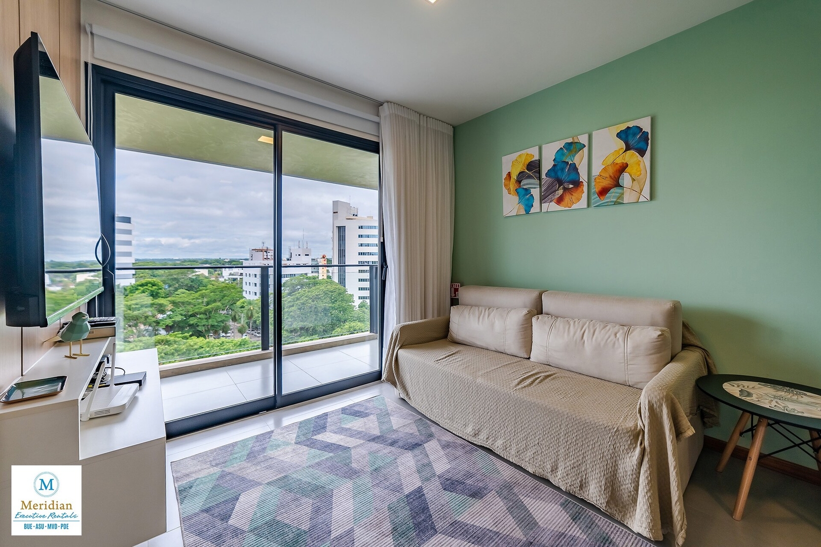 ¡A Pasos del Shopping del Sol! ¡Increíbles vistas! 4 Meridian Executive Rentals