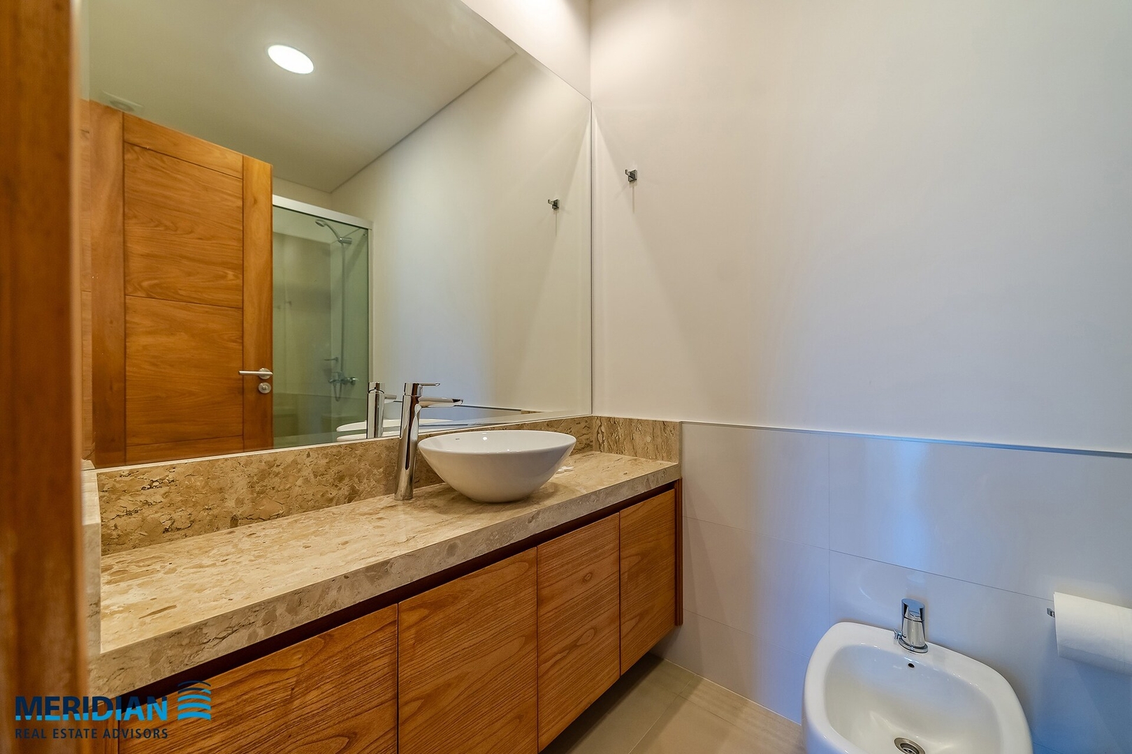 Depto premium a pasos del Shopping del Sol! 90m2! 25 Meridian Executive Rentals