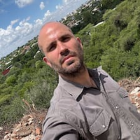 Tomás