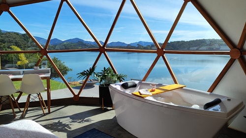 Lunar HOME (Casa Bolha) Pé na água