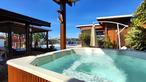 1:30 de SP: Pé na Água em Piracaia com Jacuzzi