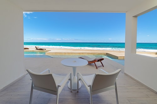 Ocean Breeze: New downtown room