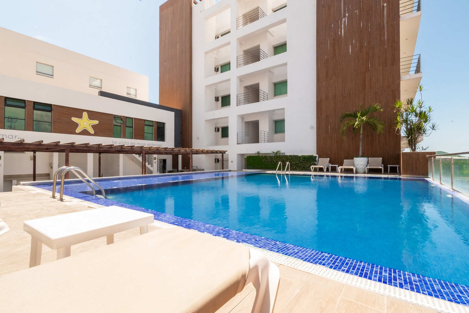 Apartment for 6 on the first floor with pool Mahara Vacation