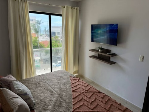 Beautiful apartment steps from the beach 2 Mahara Vacation