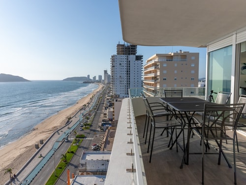 Exclusive Oceanview Apartment on the Malecón 10 Mahara Vacation