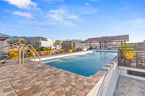 Great location + rooftop pool