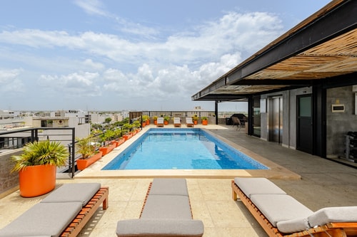 Rooftop Pool 2BR · 2 min to 5th Ave & Beach