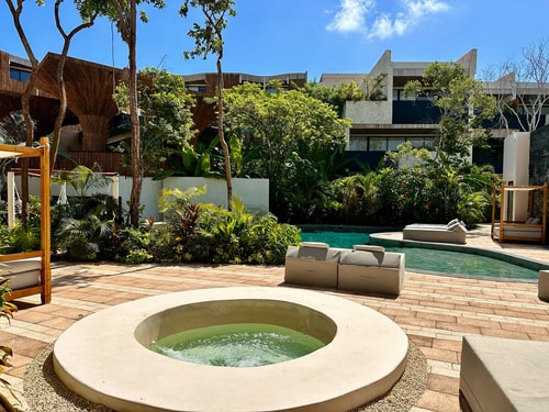 Relaxing Lakeside Retreat Pool Hot Tub & Patio