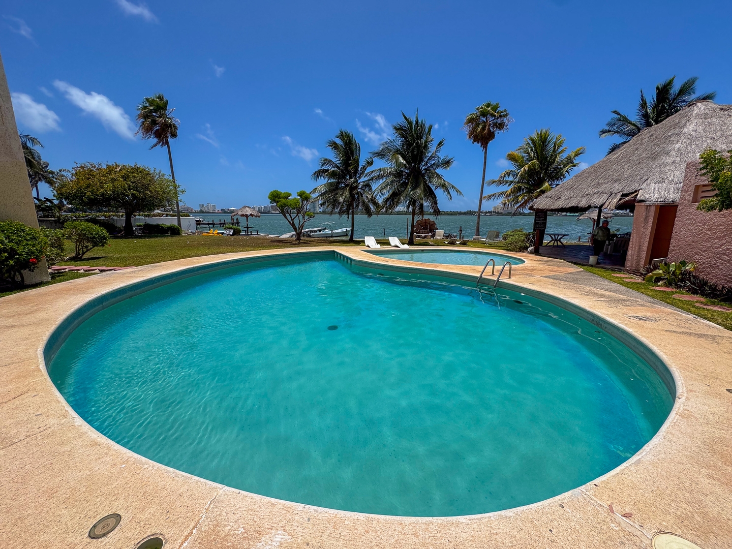 Lagoon view, pool, balcony & prime location 1 El Corazon del Caribe