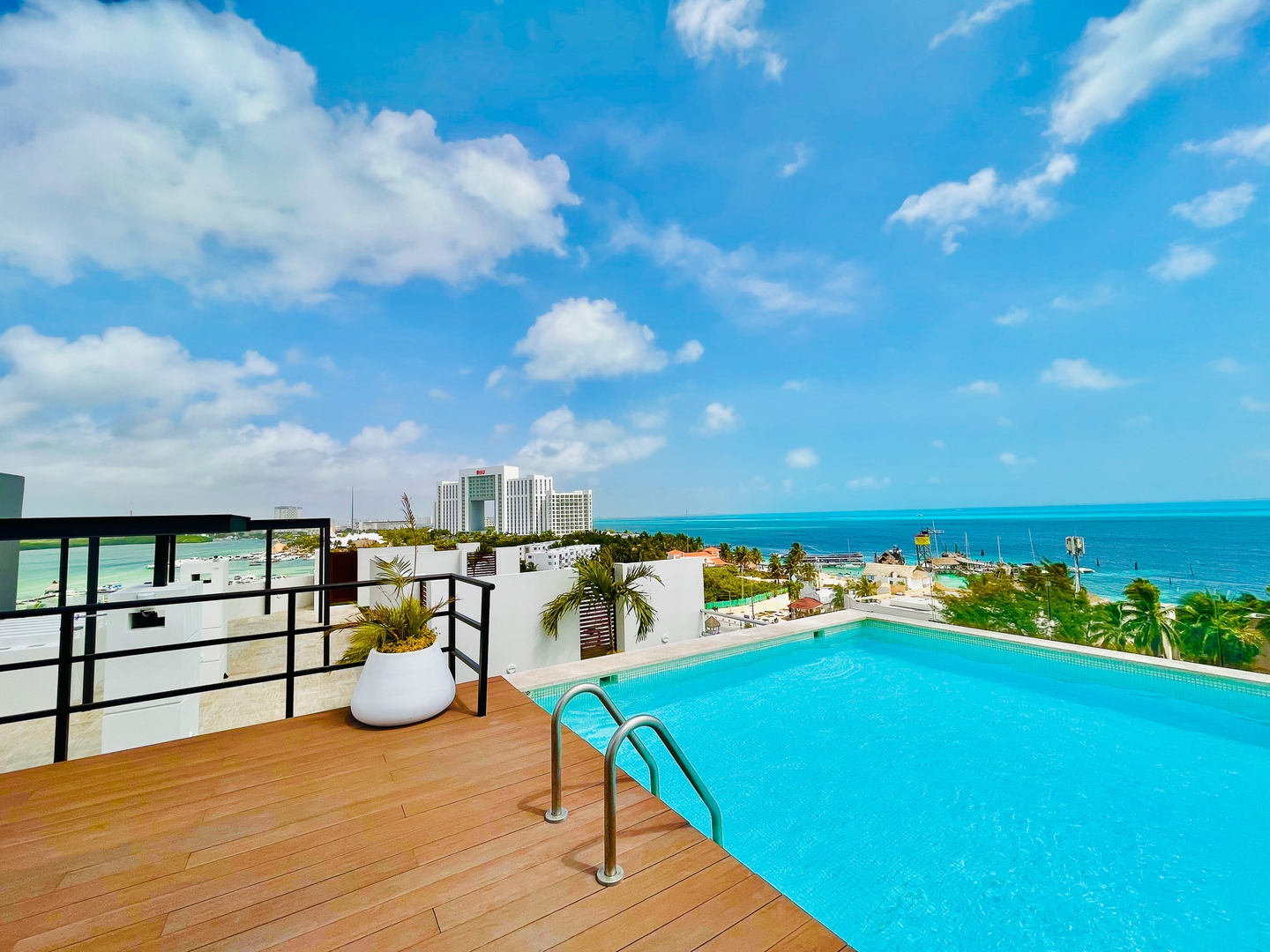 Apt with Boulevard View & Roof Top El Corazon del Caribe