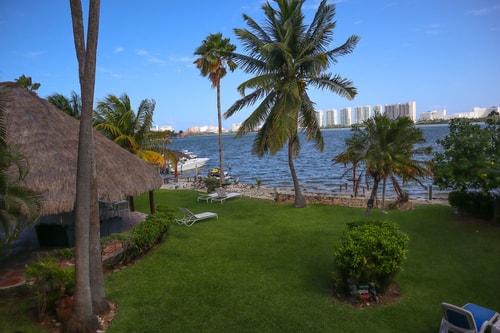 Apt w/ Pool & Lagoon View in Hotel Zone 15 El Corazon del Caribe