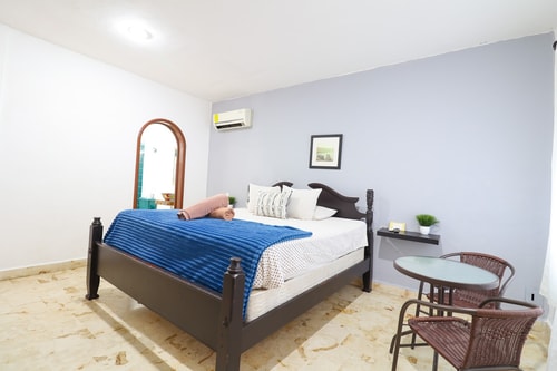 "Cozy King Bed Room in the Heart of the City" 4 El Corazon del Caribe