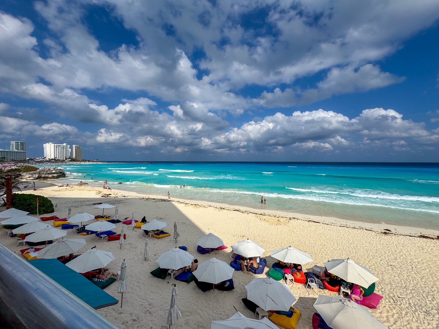 Apt with Balcony, Beach Access & Comfort 4 El Corazon del Caribe