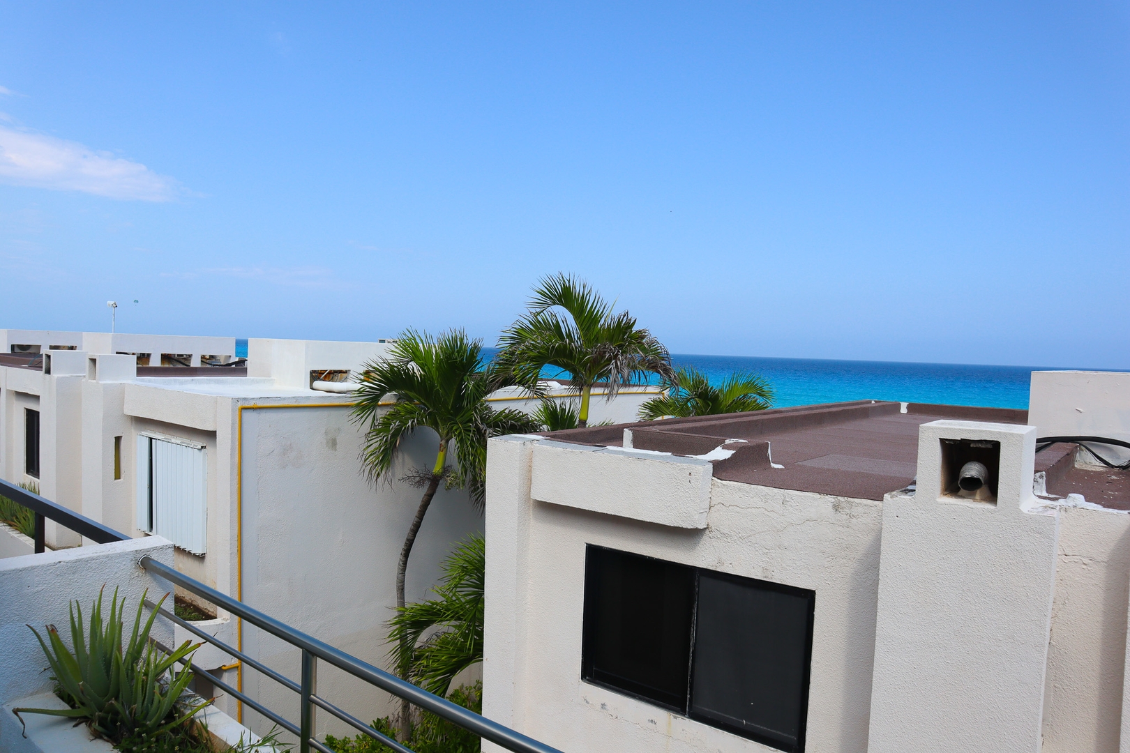 2 Stories, Partial View, 3 Queen Beds 1 El Corazon del Caribe