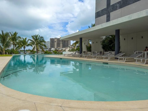 Exclusive apartment in Puerto Cancun, access pool 25 El Corazon del Caribe