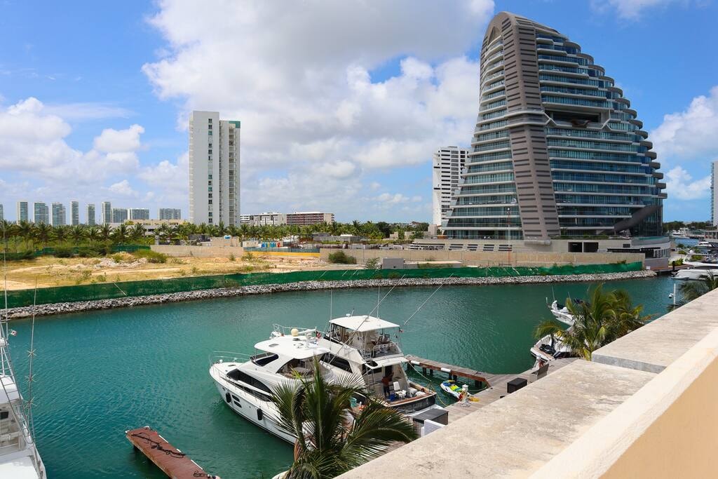 Luxury Apt with Balcony, Marina Puerto Cancún El Corazon del Caribe