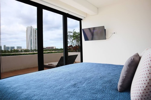 Luxury Apt with Balcony, Marina Puerto Cancún 4 El Corazon del Caribe