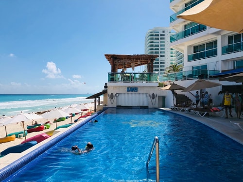 Apt with Balcony, Beach Access & Comfort 11 El Corazon del Caribe