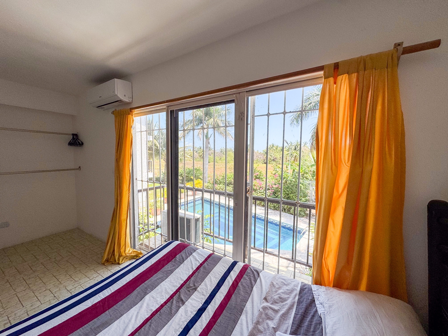Relax in the Hotel Zone with a pool view 4 El Corazon del Caribe