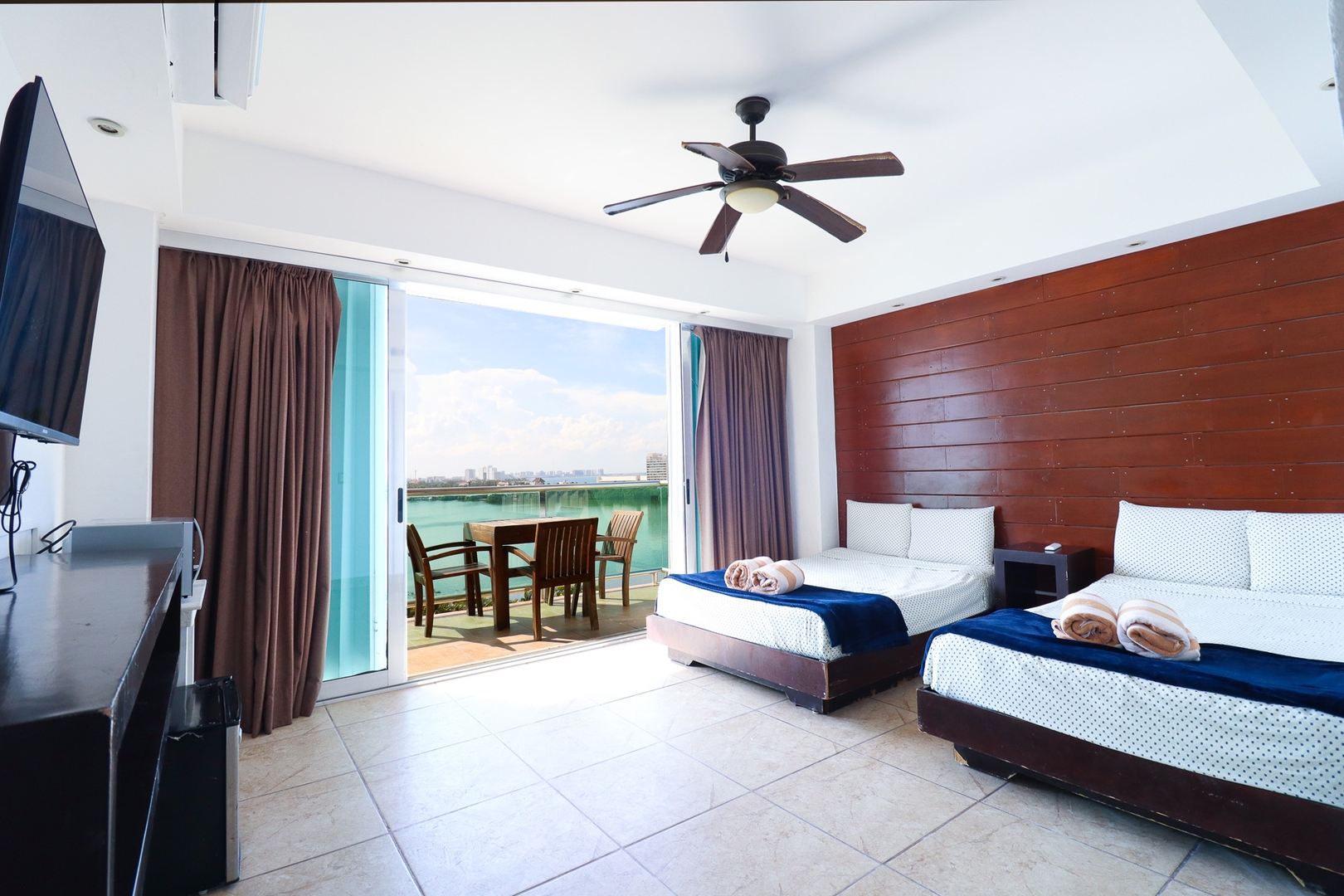 Apt with Balcony, Beach Access & Comfort 1 El Corazon del Caribe