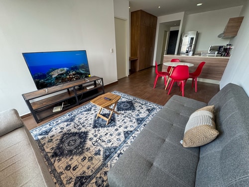 Acogedor depa con balcón y vistas a la ciudad