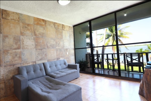 Lagoon View & Pool, 2BR Apt in Hotel Zone 5 El Corazon del Caribe