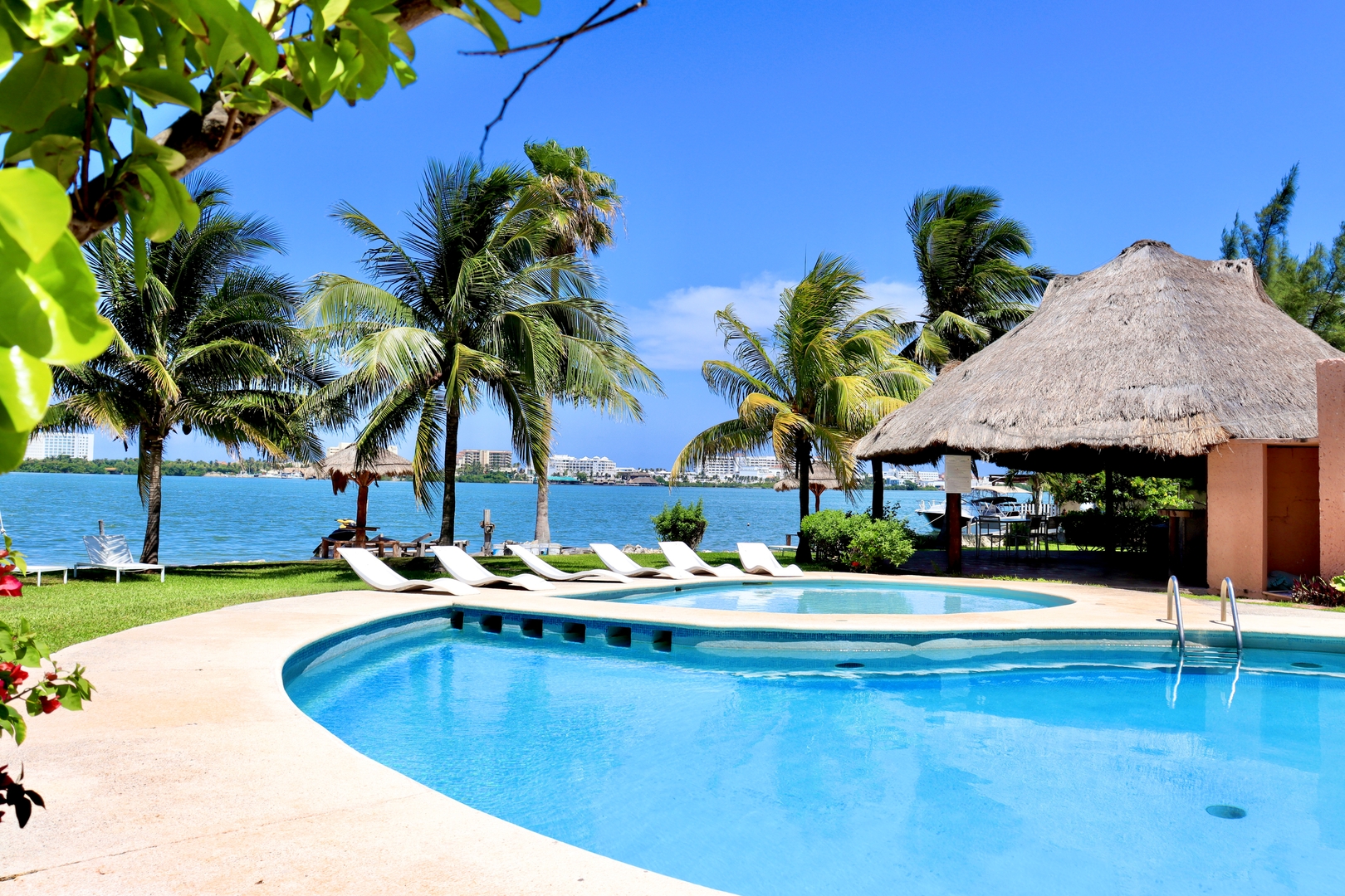 Lovely sunrise view and lake access El Corazon del Caribe