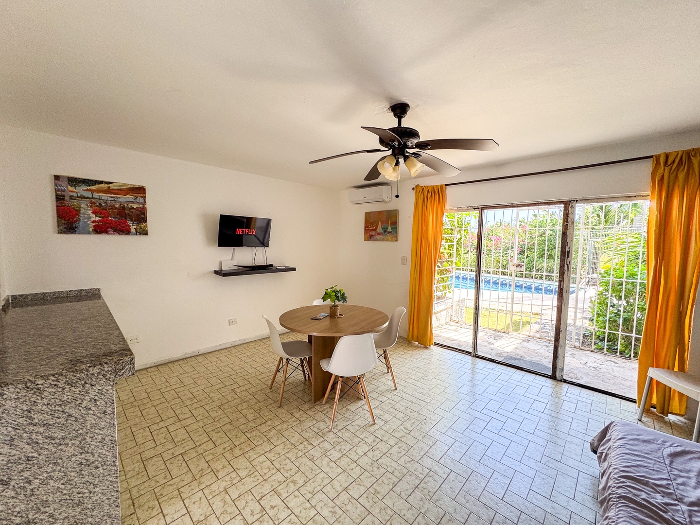 Relax in the Hotel Zone with a pool view 2 El Corazon del Caribe