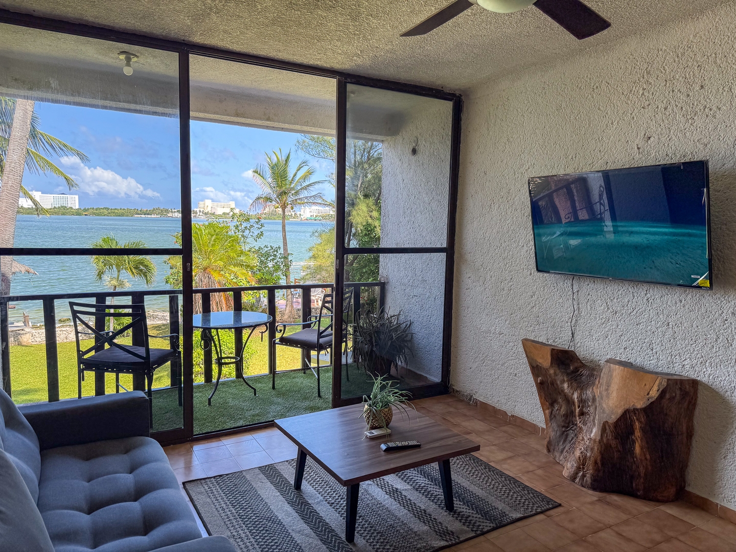 Lagoon view, pool, balcony & prime location El Corazon del Caribe
