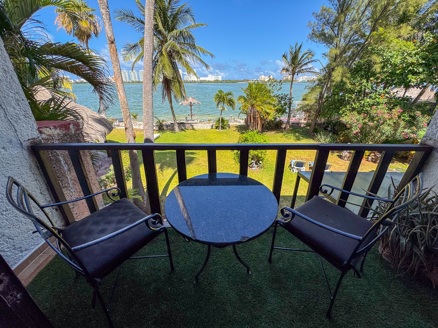Lagoon view, pool, balcony & prime location 2 El Corazon del Caribe