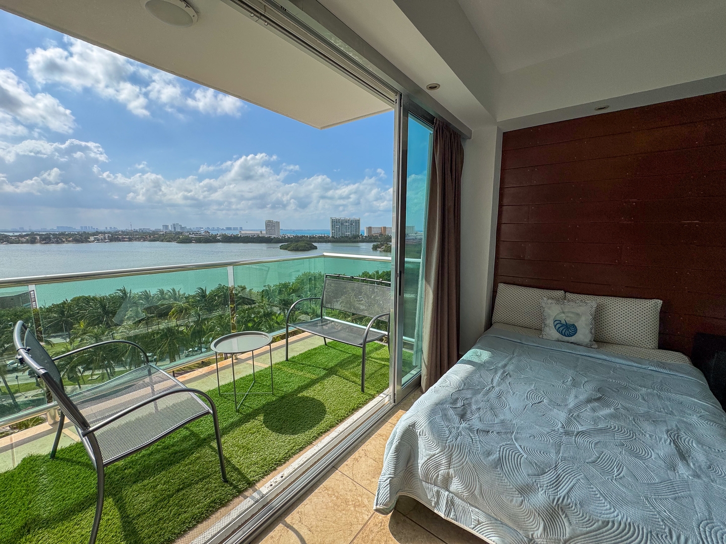 Apt with Balcony, Beach Access & Comfort 2 El Corazon del Caribe