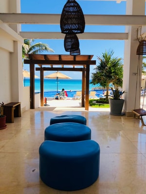 Apt with Balcony, Beach Access & Comfort 10 El Corazon del Caribe