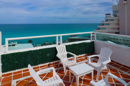 Penthouse on the Beach with Private Sea View El Corazon del Caribe