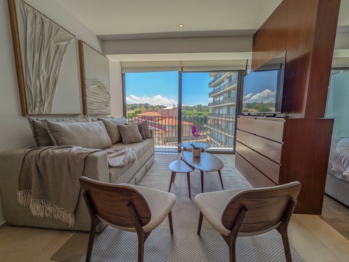 Mr. W | Bright & Modern 1-BR | Zentral Tower