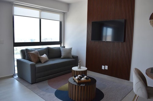 Mr. W. | Dúo 24 | 1BR Pool Location Couples