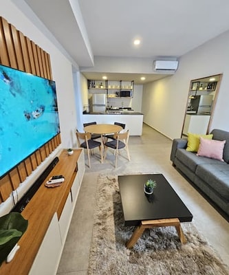 Mr. W | Comfortable apartment in Lafayette