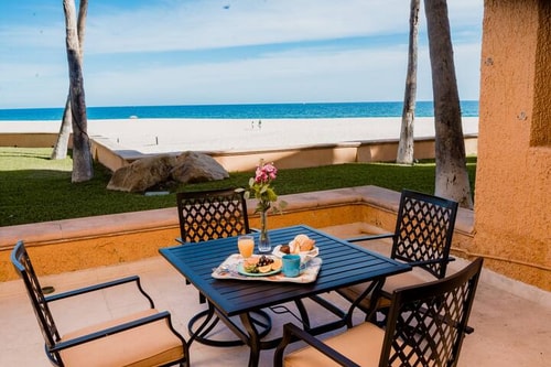 La Jolla Beachfront Condo: Luxury Stay, Ocean View