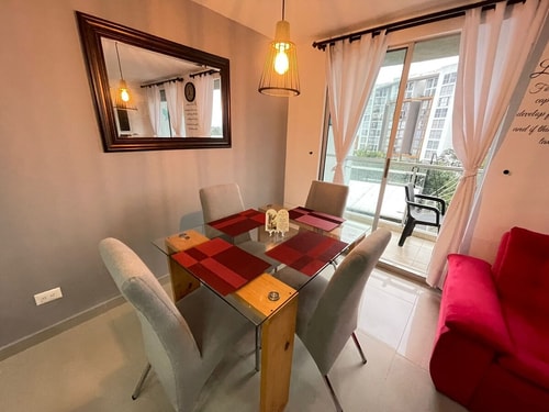 Amplio apartamento en la avenida 19 con piscina