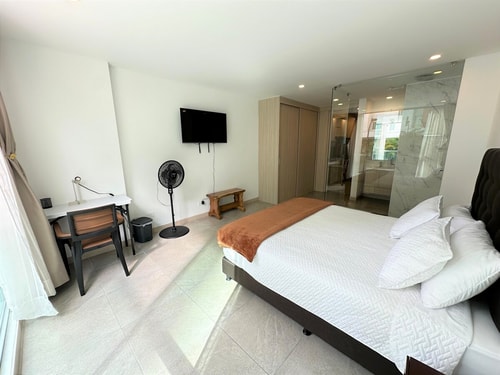 Apartaestudio  con wi-fi, piscina, terraza,bbq