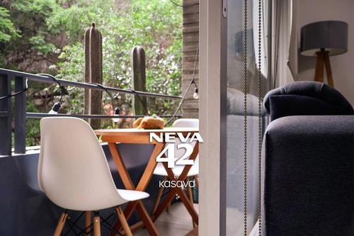 Neva 42: a media cuadra de Paseo de la Reforma