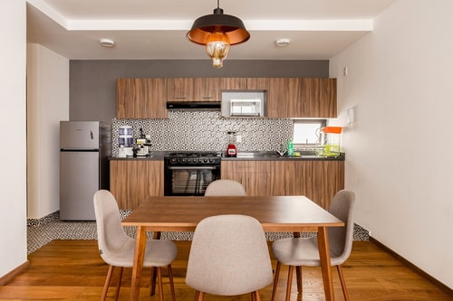 Stunning Apartment with Shared Rooftop & Gym