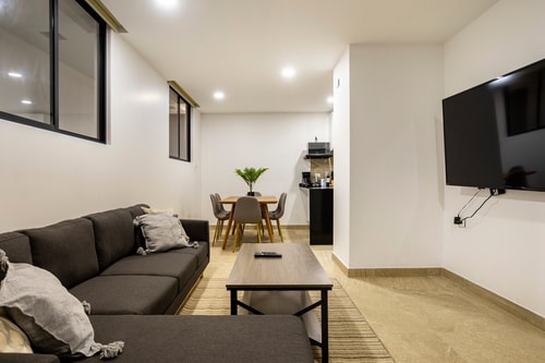 Central Condesa Apartment: Cozy, Gym, Parking!