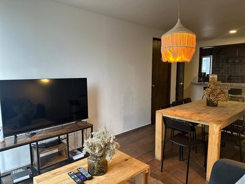 Stay at Reforma Chic Escape Near El Ángel with A/C