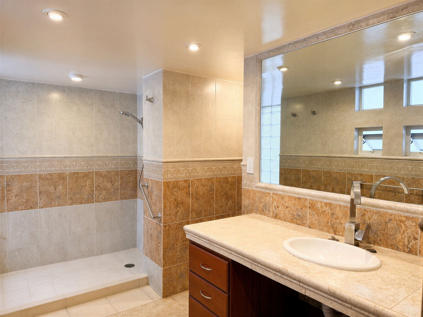 Design-Led Roma House · 8 BR, Sleeps 16 17 kasavahomes.com